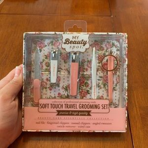 Bundle to get it FREE/ NWT my beauty spot nail set